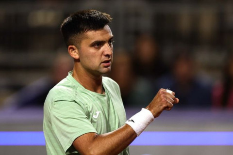 Tomás Barrios rompe su mejor marca y llega a los cuartos de final en Brasil
