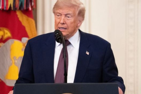 Trump ordena investigar a petroleras por alto precio de la gasolina: “Más les vale bajar los precios”